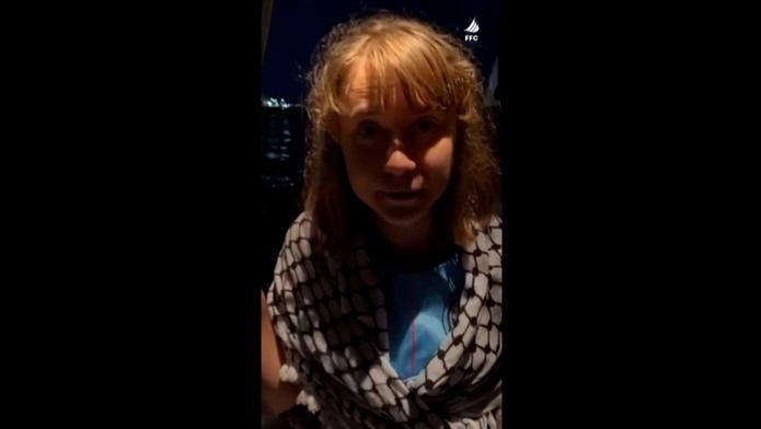 Greta Thunberg zveřejnila předem natočené video poté, co Izrael zadržel aktivisty na lodi
