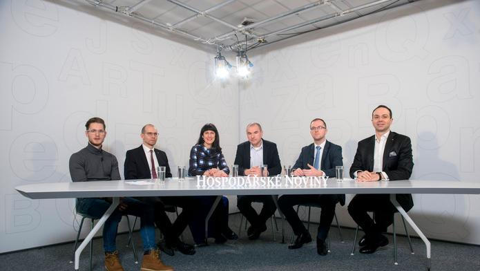 Přechod k bezhotovostní společnosti může uspíšit i stát