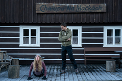 Igor Orozovič a Aneta Krejčíková ve filmu Na horách.