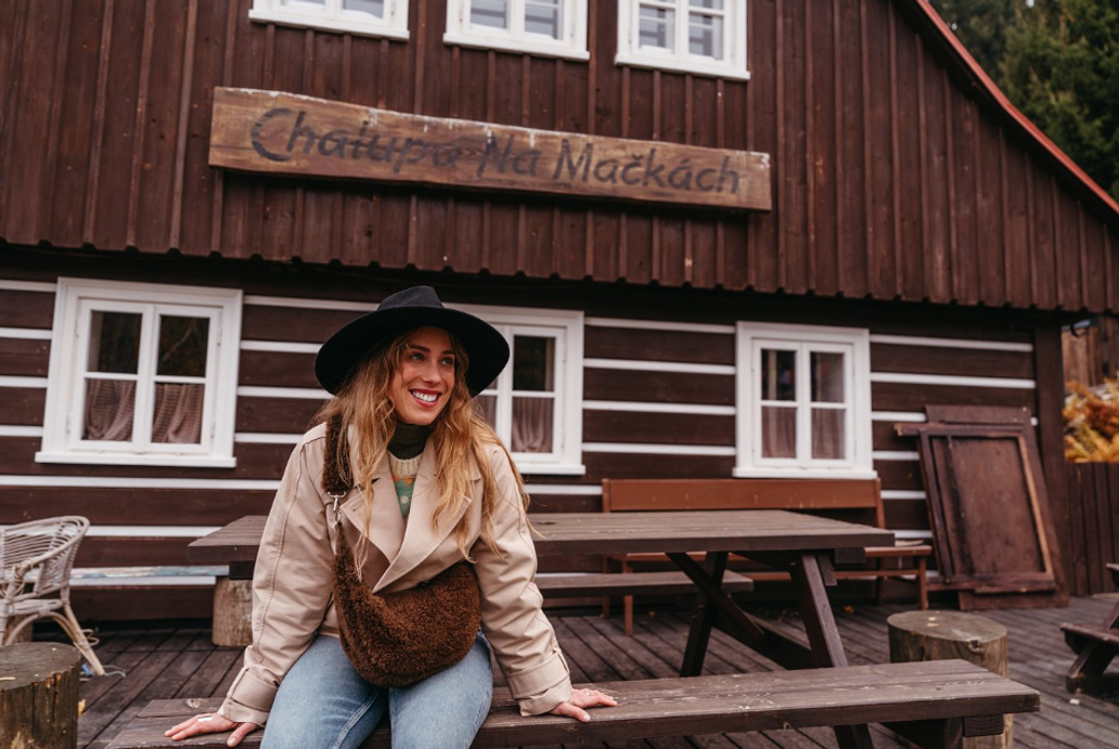 Aneta Krejčíková ve filmu Na horách.