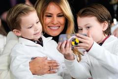 USA, Marine Corps, Melania Trump, charita, Santa Claus