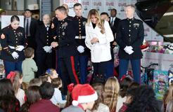 USA, Marine Corps, Melania Trump, charita, Santa Claus