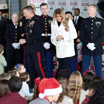 USA, Marine Corps, Melania Trump, charita, Santa Claus