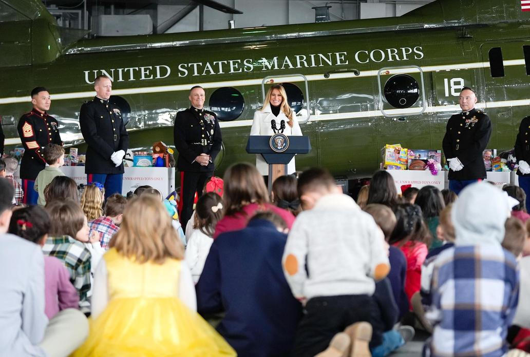 USA, Marine Corps, Melania Trump, charita, Santa Claus