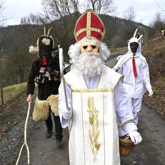 ČR; zábava; folklor; Vánoce; Lidečko. Mikuláš, čert,