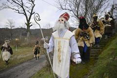 ČR; zábava; folklor; Vánoce; Lidečko. Mikuláš, čert,