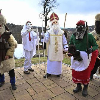 ČR; zábava; folklor; Vánoce; Lidečko. Mikuláš, čert,