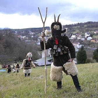 ČR; zábava; folklor; Vánoce; Lidečko. Mikuláš, čert,