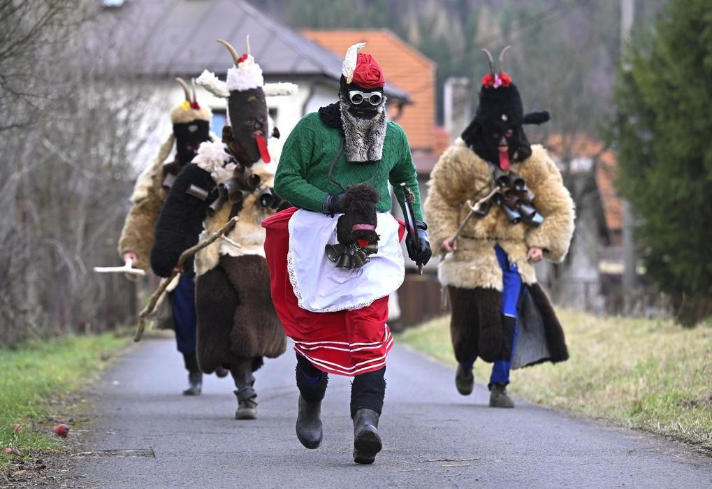 ČR; zábava; folklor; Vánoce; Lidečko. Mikuláš, čert,