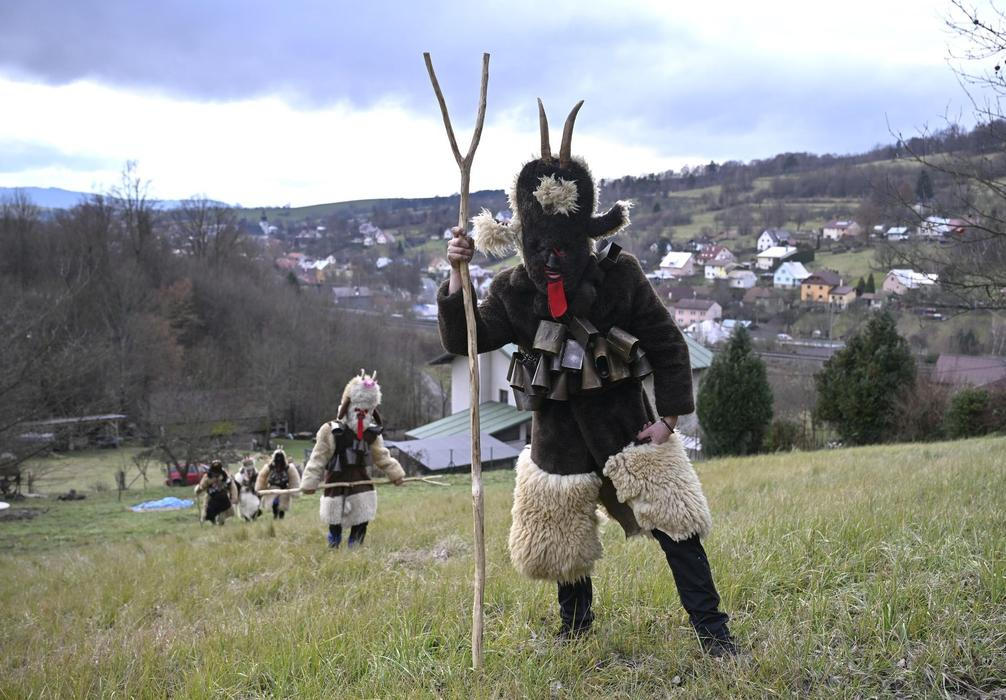 ČR; zábava; folklor; Vánoce; Lidečko. Mikuláš, čert,
