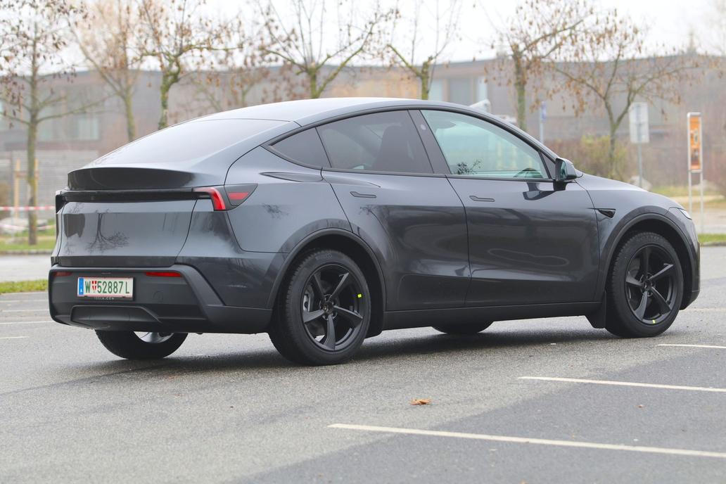 Tesla Model Y Standard