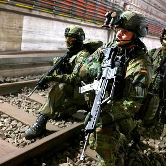 Německo, Berlín, metro vojenské cvičení, Rusko, Bundeswehr