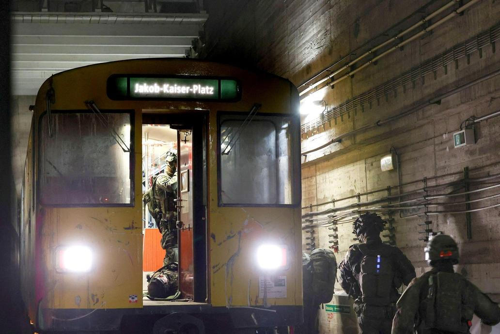 Německo, Berlín, metro vojenské cvičení, Rusko, Bundeswehr