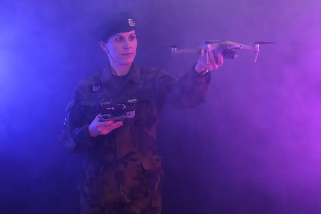 vojanda, vojínka, armáda, vojna, rodina, matka