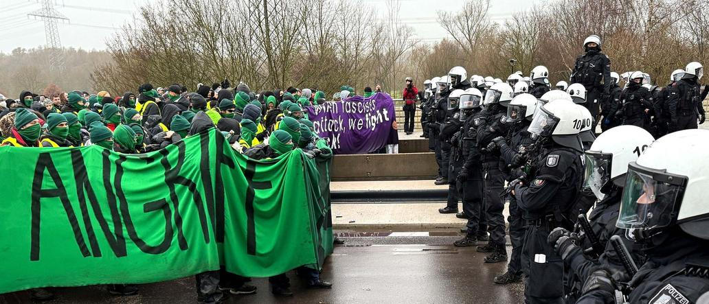 Německo, AFD, Alternativa pro Německo, Weidel. sjezd, Antifa, protest,  Generace Německo