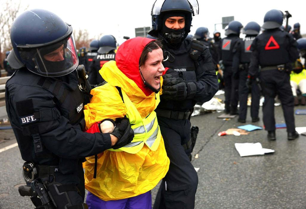 Německo, AFD, Alternativa pro Německo, Weidel. sjezd, Antifa, protest,  Generace Německo