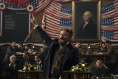 Shea Whigham v minisérii Rána bleskem.