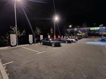 To už jsme ve Slovinsku, na okraji Lublaně a současně pár set metrů od dálnice A2. Šestnáct superchargerů Tesla je zde součástí hotelového komplexu Sheraton.