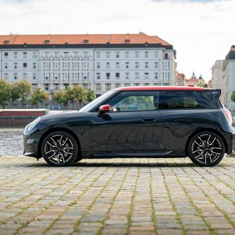 Že to jde i jinak, ukazuje Mini Cooper SE. Nejvzornější auto mezi elektrickými vozy skončilo i v konkurenci spalovacích vozů na pěkném šestém místě. Vážné závady zjištěny pouze u 3,5 procenta aut.