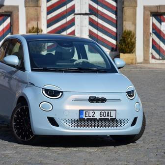 Překvapivě dobře si vede Fiat 500e. Technickou neprošlo pouze 4,2 procenta těchto miniaut.