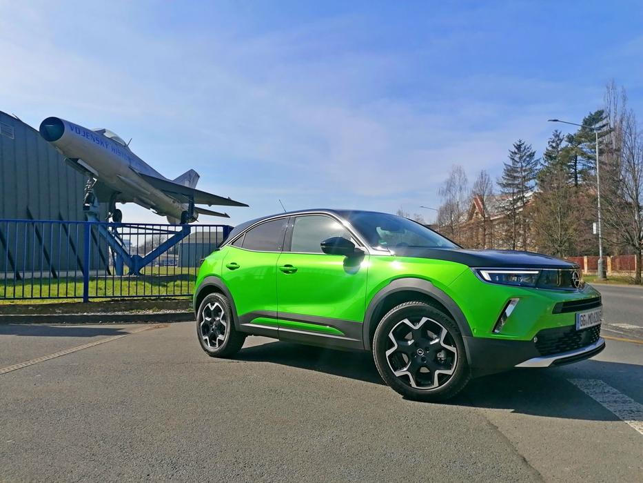 Páté místo od konce pro Opel Mokka-e. Toto auto neprojde u STK z 8,6 procenta.