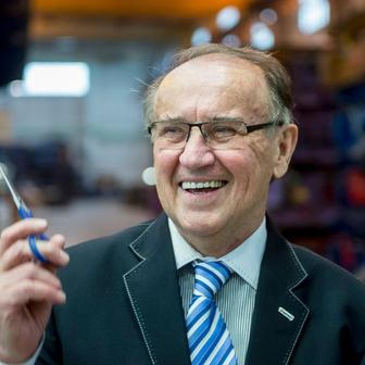 Karsit, František Řípa, holding, autodíly, podnikání, Jaroměř