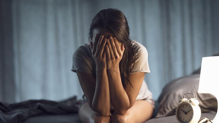 úzkost neklid nespavost stres žena postel