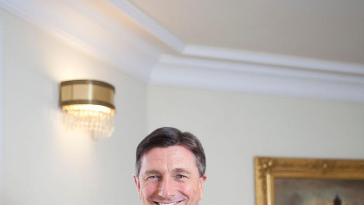 Elegán s dokonalým úsměvem. Slovinský exprezident Borut Pahor teď prodává pyžama.