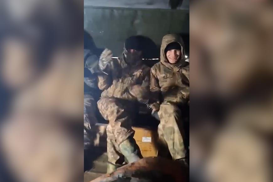 "Zacházení jako s dobytkem, nebo hůř." Nepohodlné ruské vojáky drží v malém sklepě