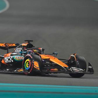 Oscar Piastri, McLaren v kvalifikaci na VC Abú Zabí 2025