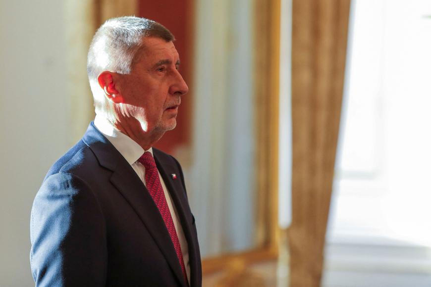 Babiš v Bruselu odmítl spojení s Ficem a Orbánem, hledá spojence mezi všemi