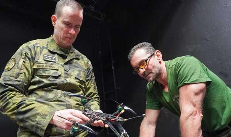 Ondřej Vetchý propaguje sbírku na drony Nemesis (leden 2024)
