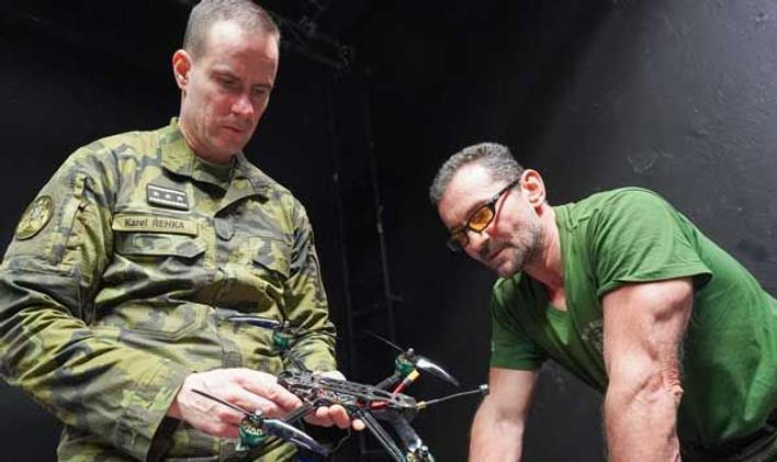 Ondřej Vetchý propaguje sbírku na drony Nemesis (leden 2024)