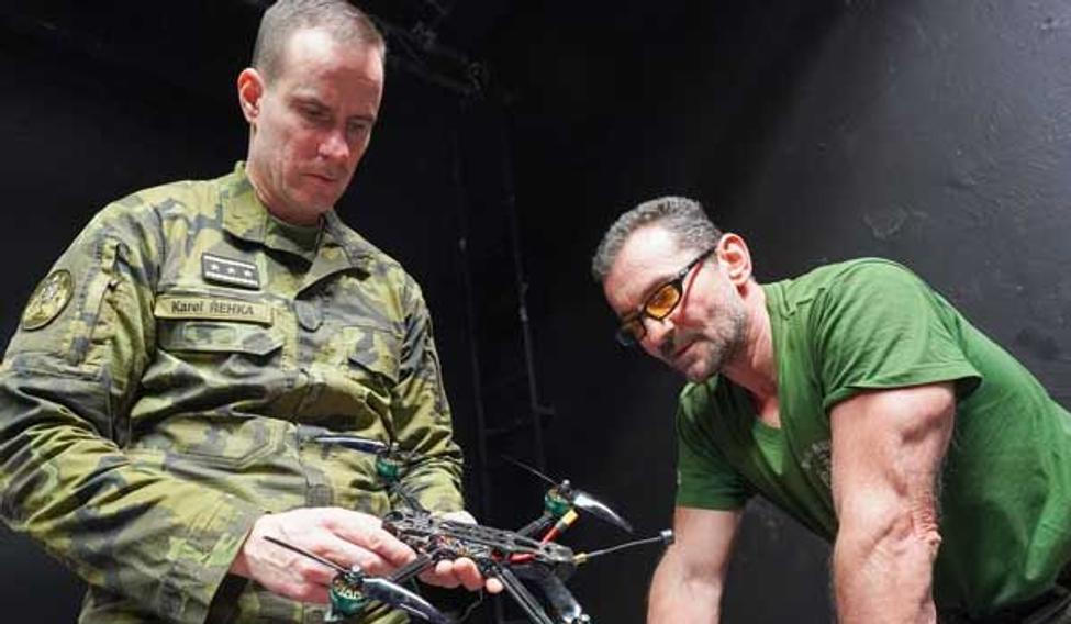 Ondřej Vetchý propaguje sbírku na drony Nemesis (leden 2024)