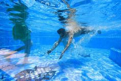 Turnaj v podvodních šachách v bazénu hotelu Silo v jihoafrickém Kapském Městě