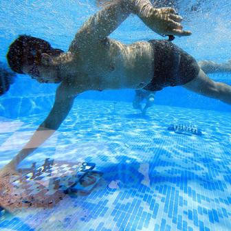 Turnaj v podvodních šachách v bazénu hotelu Silo v jihoafrickém Kapském Městě