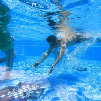 Turnaj v podvodních šachách v bazénu hotelu Silo v jihoafrickém Kapském Městě