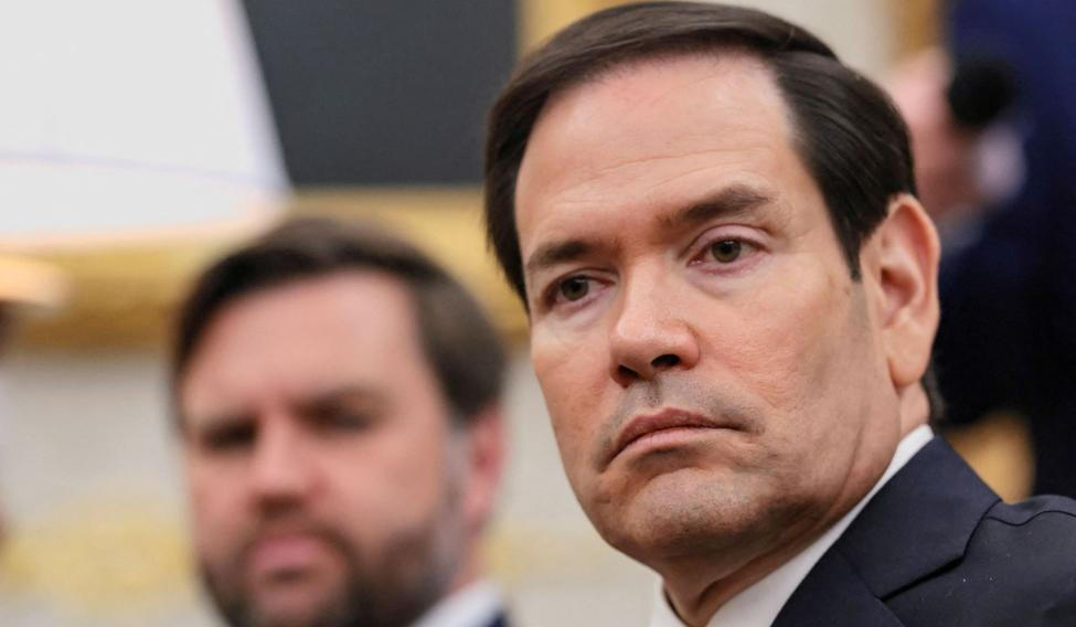 Americký ministr zahraničí Marco Rubio (v popředí) a viceprezident J. D. Vance na archivním snímku