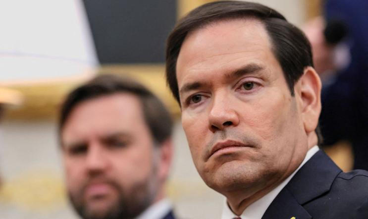 Americký ministr zahraničí Marco Rubio (v popředí) a viceprezident J. D. Vance na archivním snímku