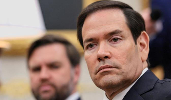 Americký ministr zahraničí Marco Rubio (v popředí) a viceprezident J. D. Vance na archivním snímku