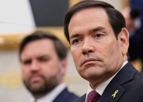 Americký ministr zahraničí Marco Rubio (v popředí) a viceprezident J. D. Vance na archivním snímku