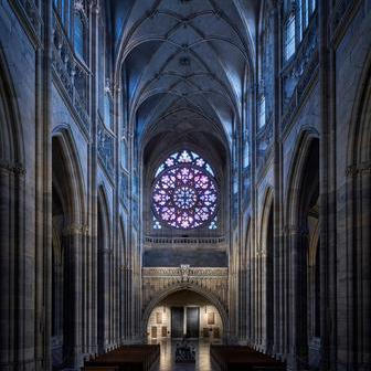 Ukázka z knihy Katedrála svatého Víta - Kamenná koruna království. Autor fotografií Jan William Drnek, nakladatelství NOBART, Praha 2025.