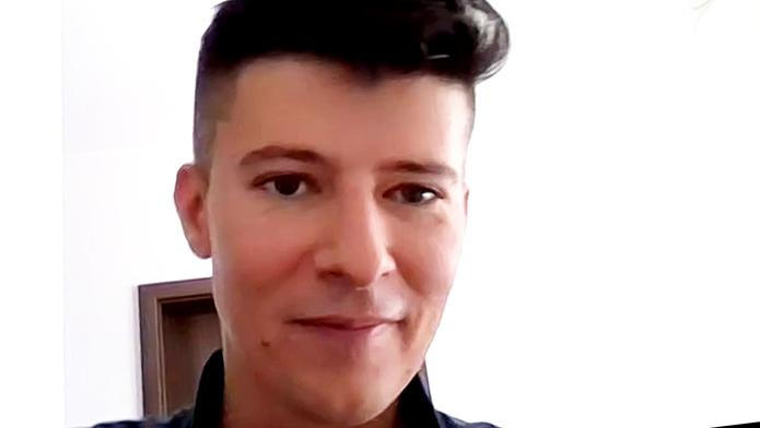 Slovenský novinář a moderátor Rastislav Iliev v pořadu Spotlight