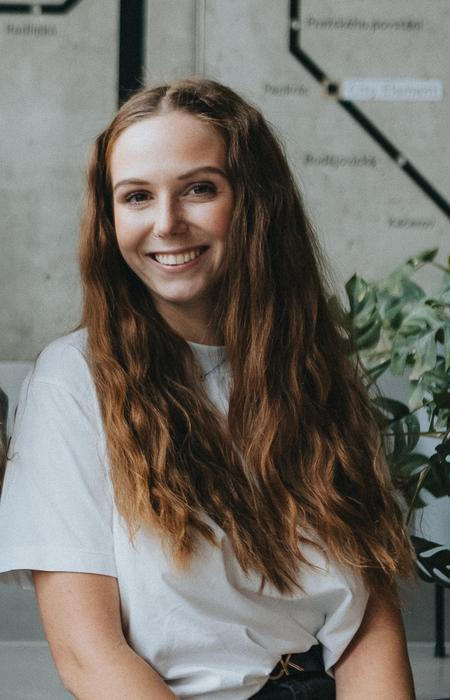 „Ozvali se mi lidé z okolí, že mají stejné stavy. A já najednou zjistila, že na to nejsem sama,“ říká.