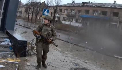 Rusové zveřejnili video, jak se jejich vojáci procházejí ukrajinským městem Pokrovsk