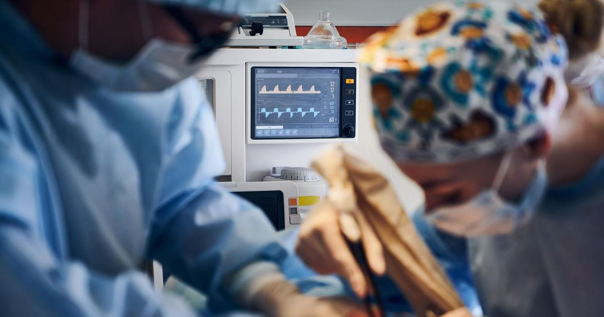 Defibrilátor dostal i umírající. Operace v nemocnici měl údajně ovlivňovat byznys