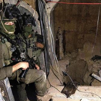 Labyrint pod Gazou: Tunely, zbraně a tělo vojáka, které na cestu domů čekalo 11 let