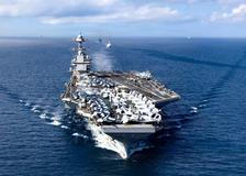 Vysoký vojenský úředník řekl, že vrtulníky použité při operaci odstartovaly z letadlové lodi USS Gerald Ford (na snímku), největší letadlové lodi na světě, která byla minulý měsíc vyslána do Karibiku.