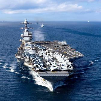 Vysoký vojenský úředník řekl, že vrtulníky použité při operaci odstartovaly z letadlové lodi USS Gerald Ford (na snímku), největší letadlové lodi na světě, která byla minulý měsíc vyslána do Karibiku.