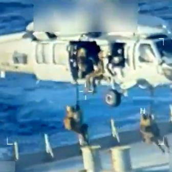 Zapojily se do něj dva vrtulníky, 10 příslušníků pobřežní stráže a 10 mariňáků a také další speciální jednotky.